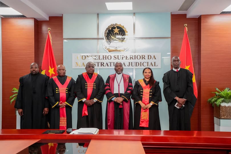 EMPOSSADOS NOVOS JUÍZES PRESIDENTES DO TRIBUNAL DA RELAÇÃO E DOS TRIBUNAIS DA COMARCA DE LUANDA E VIANA